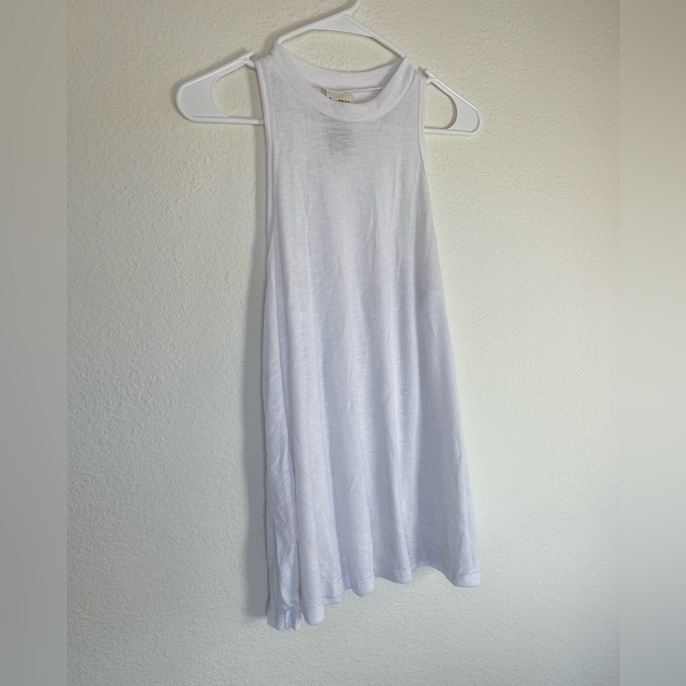 Free People Top
Color: White
Size M
Good Condition
